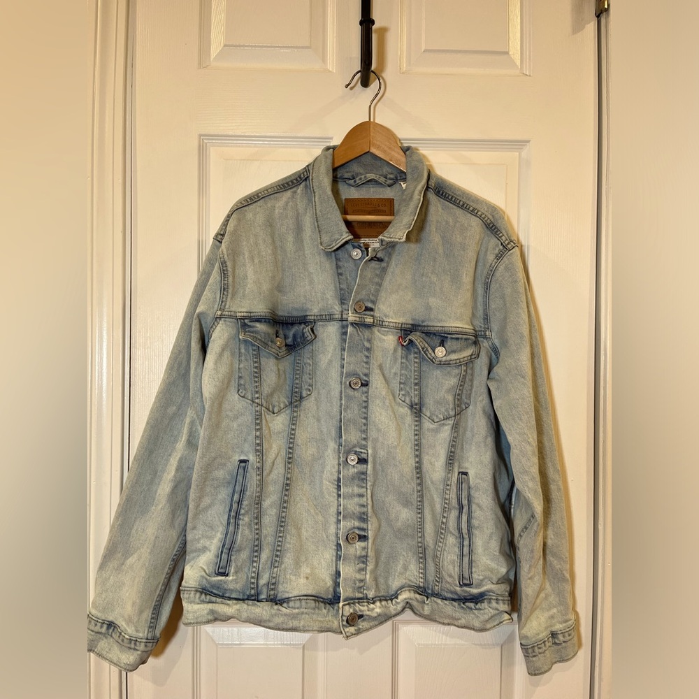 Levi’s Denim Jacket. Good used condition. Size XL